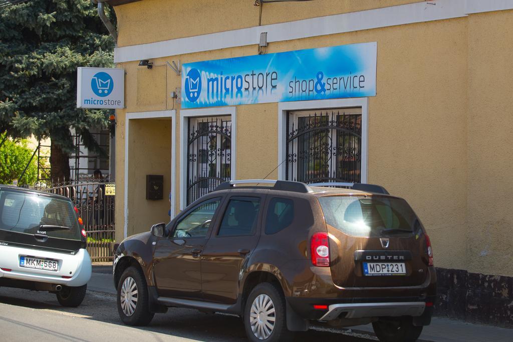 Airport Microstore Panzio Vecses Exterior photo